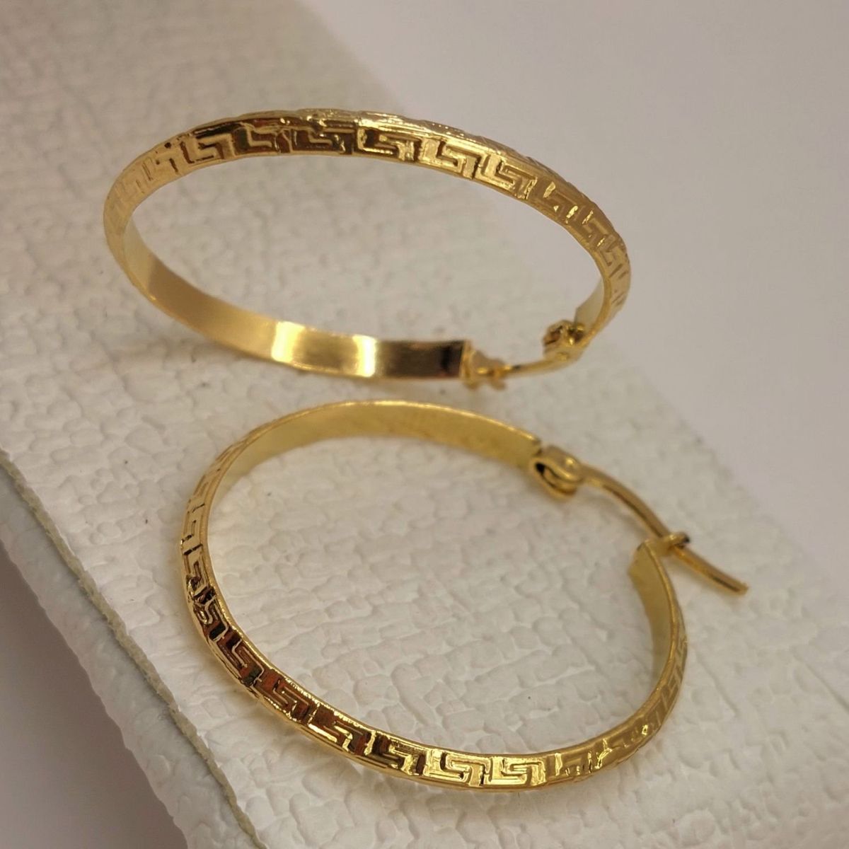 GENERICO - Argollas ORO LAMINADO 18K Diseño GRECAS