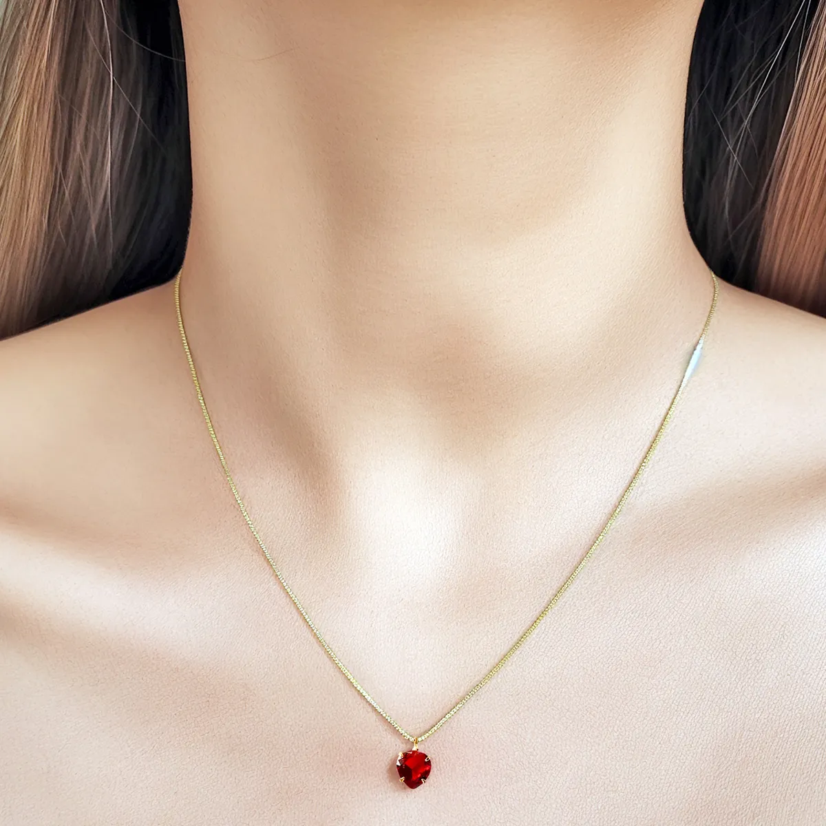 COGGIOLA - Collar Corazón Circón Rojo 6mm Enchapado Oro 18K