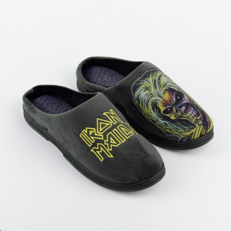IRON MAIDEN - Pantufla Hombre Calaveras Gris Iron Maiden