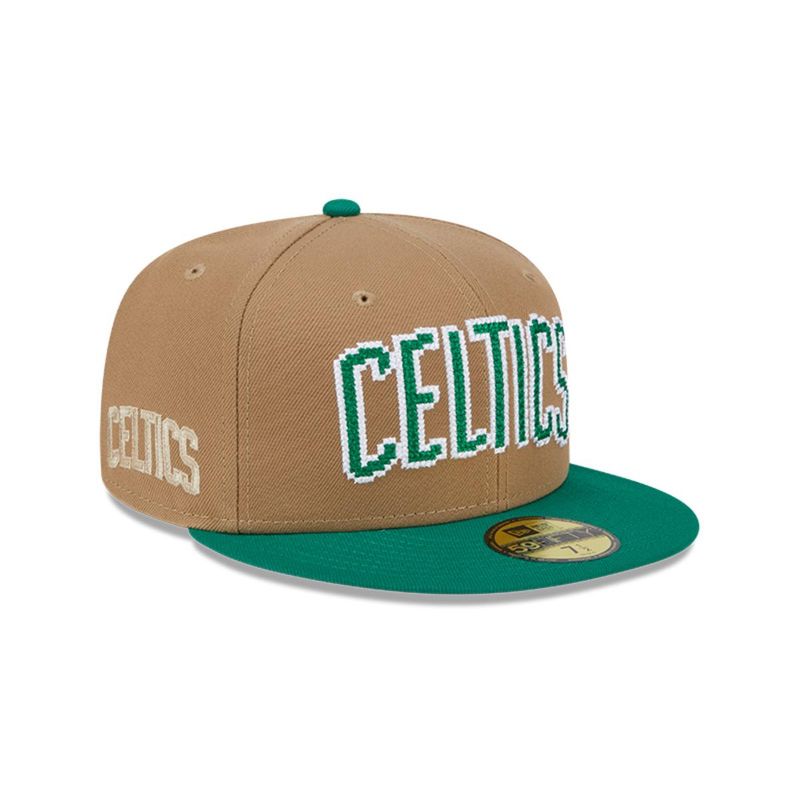 NEW ERA - Gorra 59Fifty Boston Celtics NBA  8-Bit Wordmark Beige
