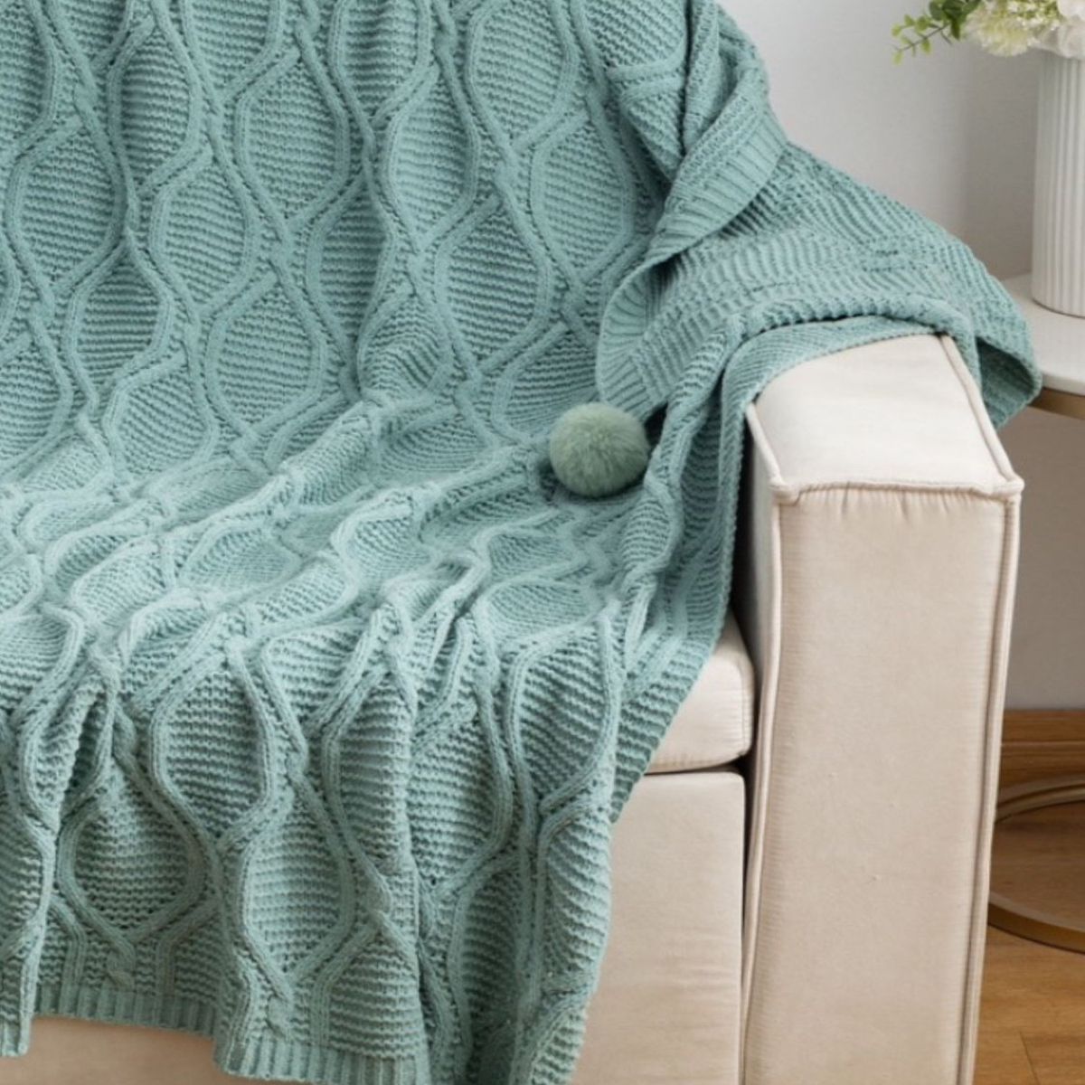 GENERICO - Manta de Lujo con Pompones Ideal para Sofá o Cama D1