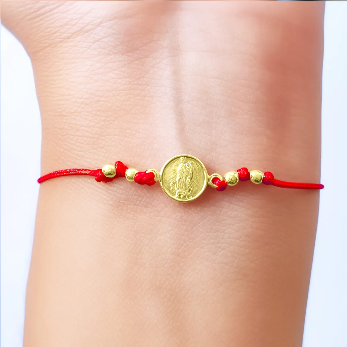 COGGIOLA - Pulsera Virgen Guadalupe Cordón Rojo  Enchapado Oro 18K