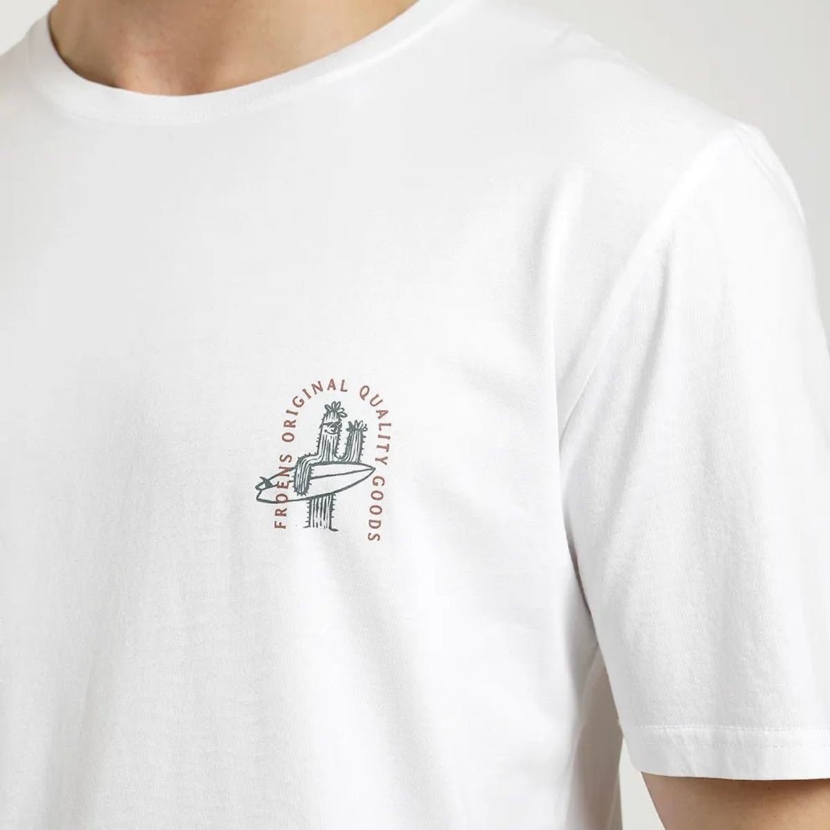 FROENS - Polera Manga Corta Hombre Surfer Cactus Blanco Froens