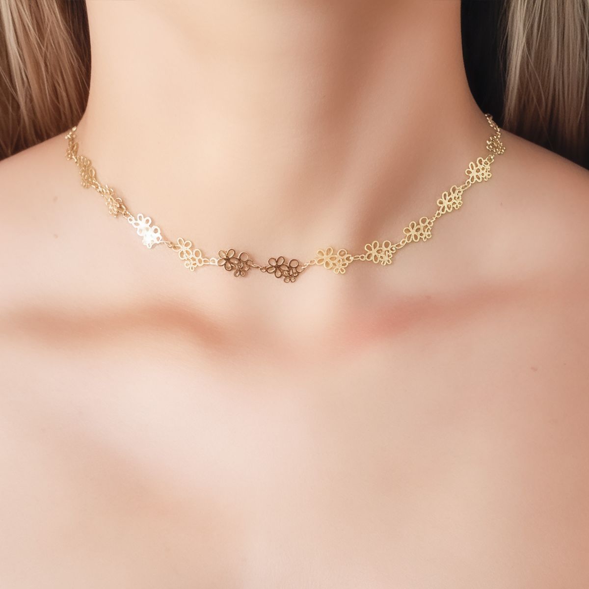COGGIOLA - Collar Choker Doble Flor Calada Enchapado Oro 18K
