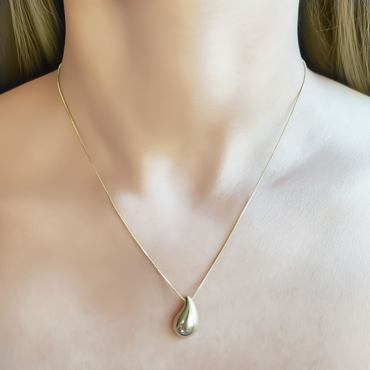 COGGIOLA - Collar Gota Curva Enchapado Oro 18K