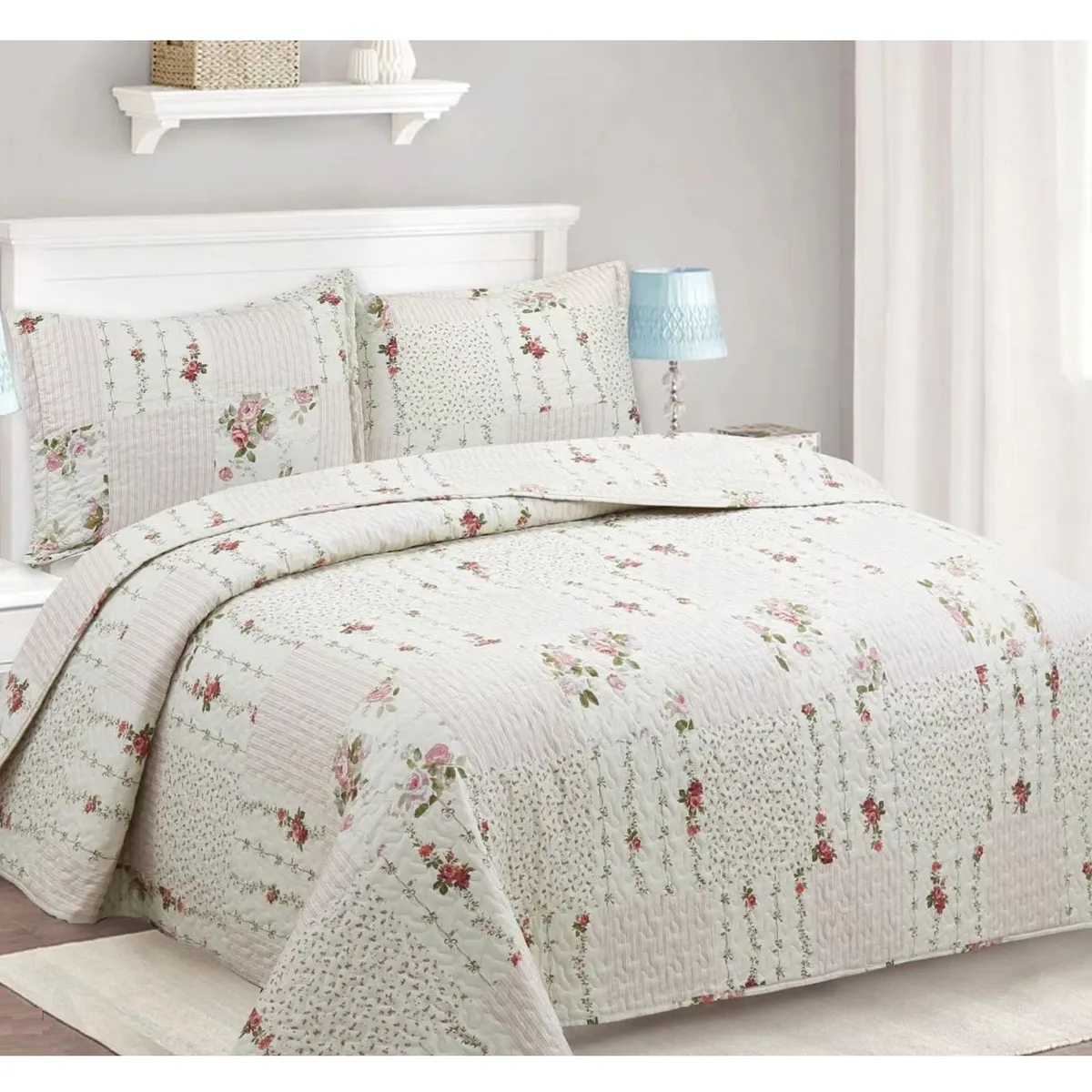 COMPRAPO - Cubrecama Quilt Liviano 1.5 Plazas Flor Delicatesse + 1 Funda 50x70 Cm