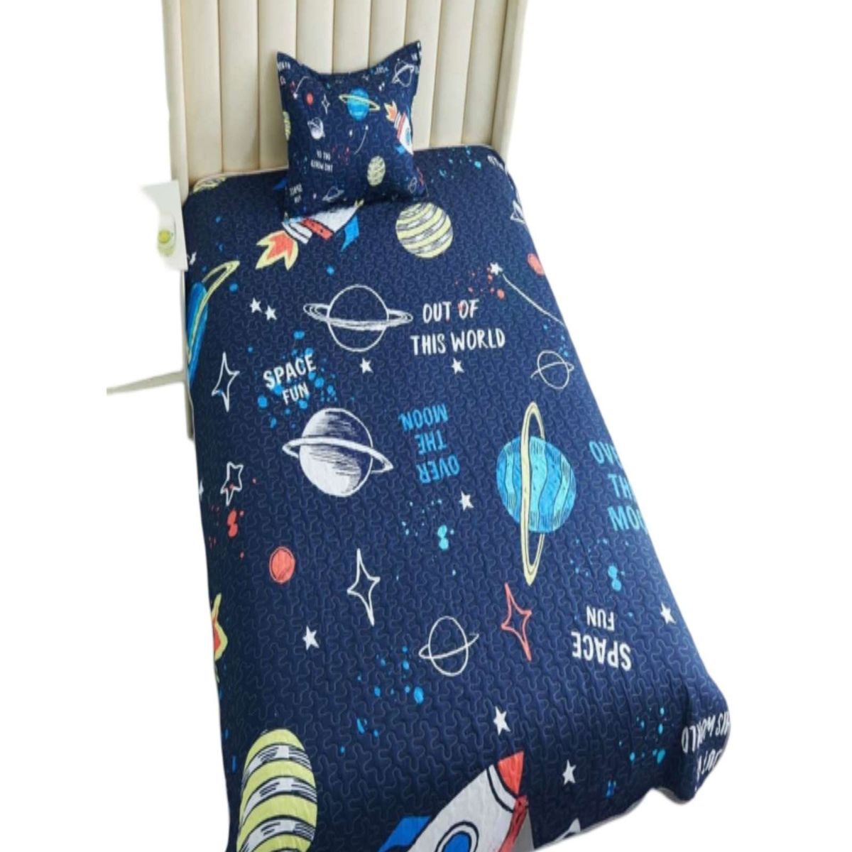 GENERICO - CUBRECAMA DE VERANO PLAZA Y MEDIA CON DISEÑO DE PLANETAS