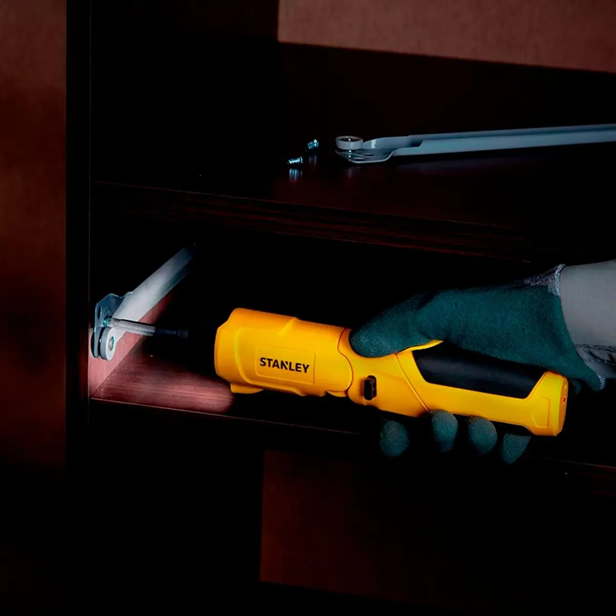 STANLEY - Atornillador Inalámbrico 4v + 30 Accesorio Scs4k-b2c