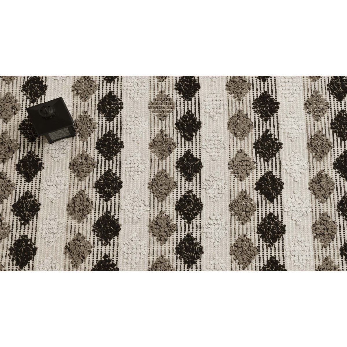 DECOGHAR - Alfombra Geométrica Café con Flecos Artesanales 120 X 180 mts