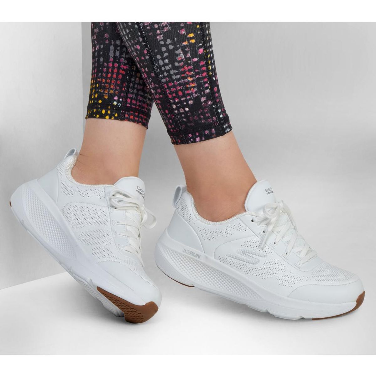 SKECHERS - Zapatilla Mujer Go Run Elevate Upper Class Blanco Skechers