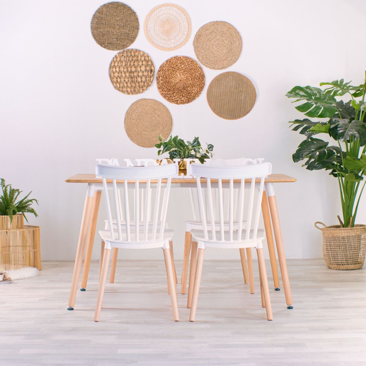 PANDALINO - Comedor Mesa Álamo 130x80 + 4 Sillas Windsor Blancas - Estilo Nórdico