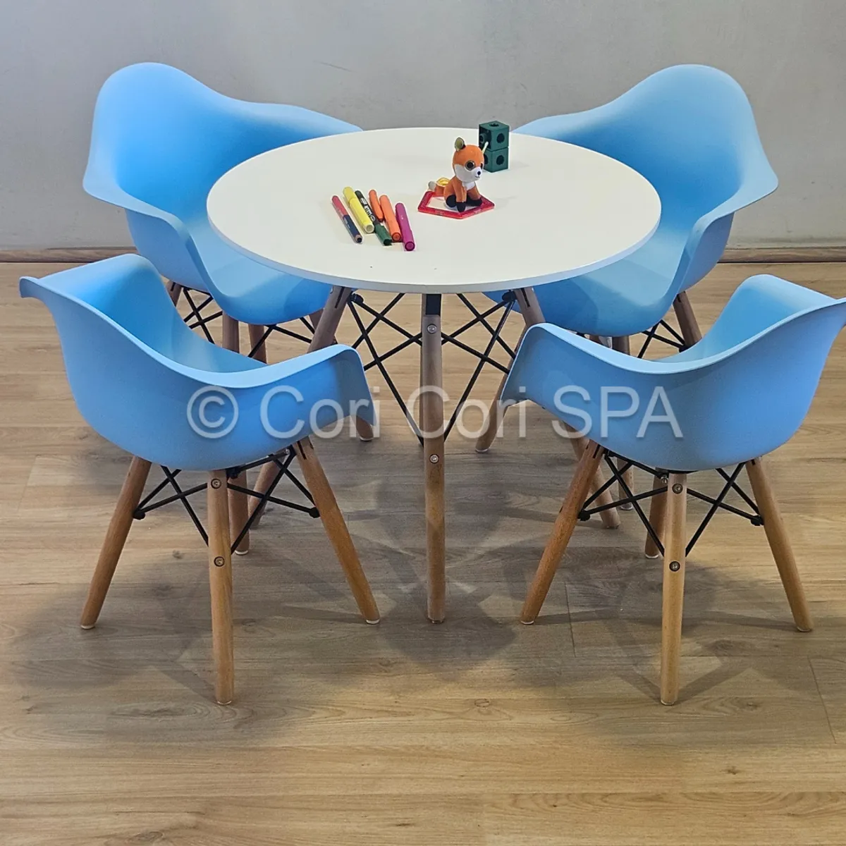 CORI CORI - Pack Eames Kids (1 mesa +  4 Butacas Kids Celestes)