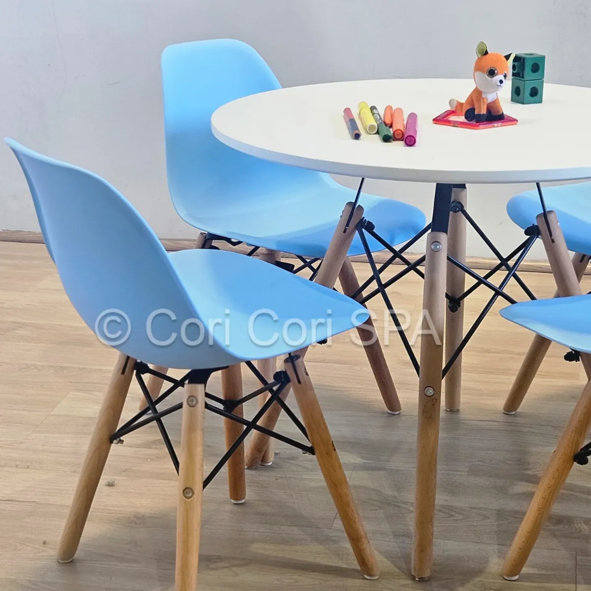 CORI CORI - Pack Eames Kids (1 mesa +  4 Sillas Kids Celestes)