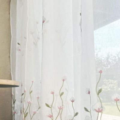 Imagen 2 del producto Set de 02 Visillos Bordados con Argollas 140x230 cm