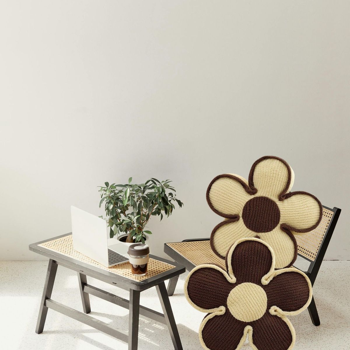 GENERICO - SET DE 2 COJINES DISEÑO FLOR COLOR BEIGE/CAFÉ