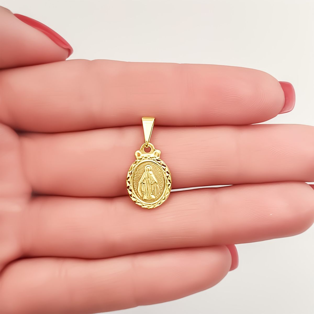 COGGIOLA - Colgante Medalla Virgen Rayos 11mm Ovalada Enchapado Oro 18K
