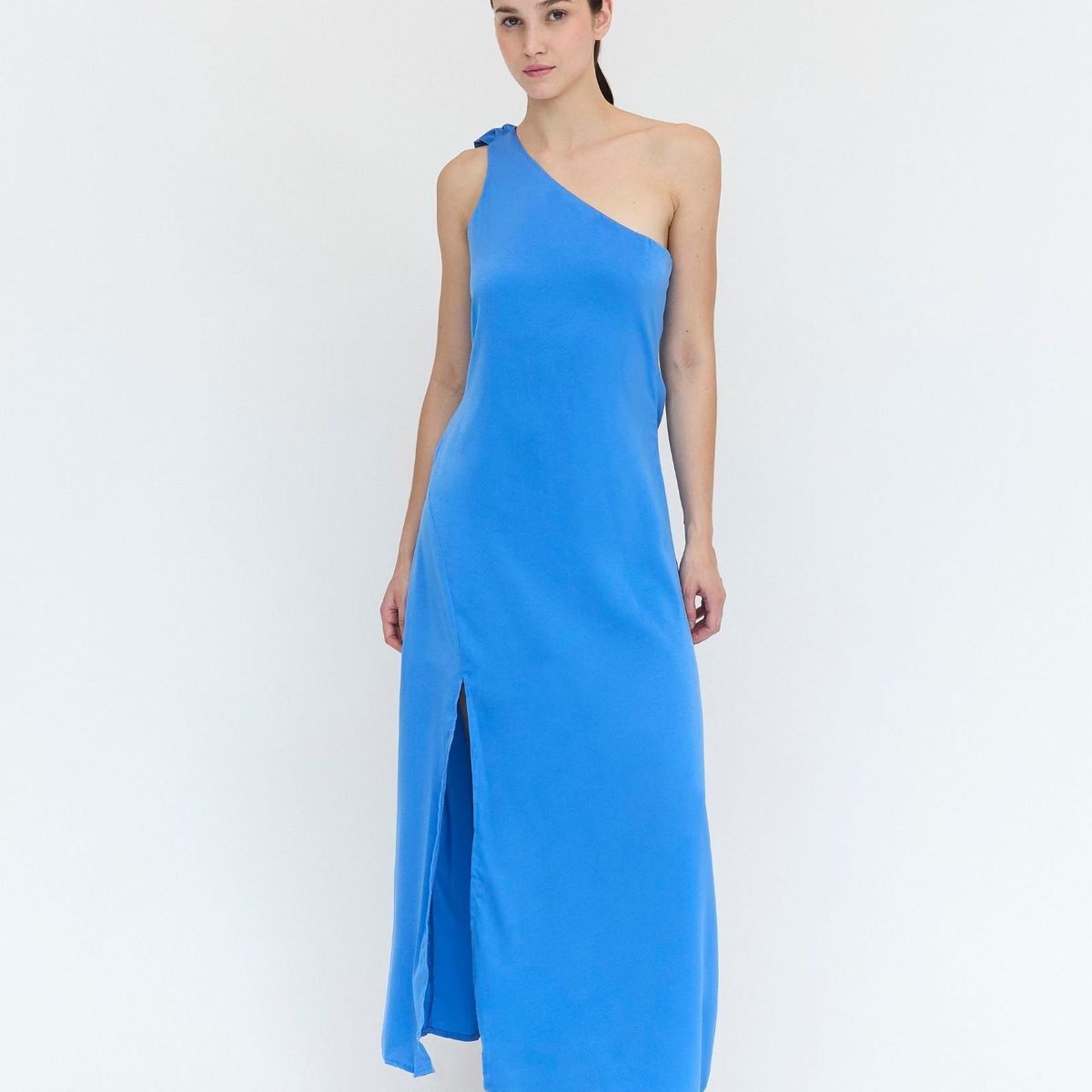 GUINDA - Maxi Vestido tipo Halter Asimétrico Tabi Guinda