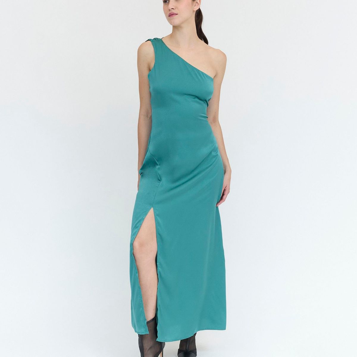 GUINDA - Maxi Vestido tipo Halter Asimétrico Tabi Guinda