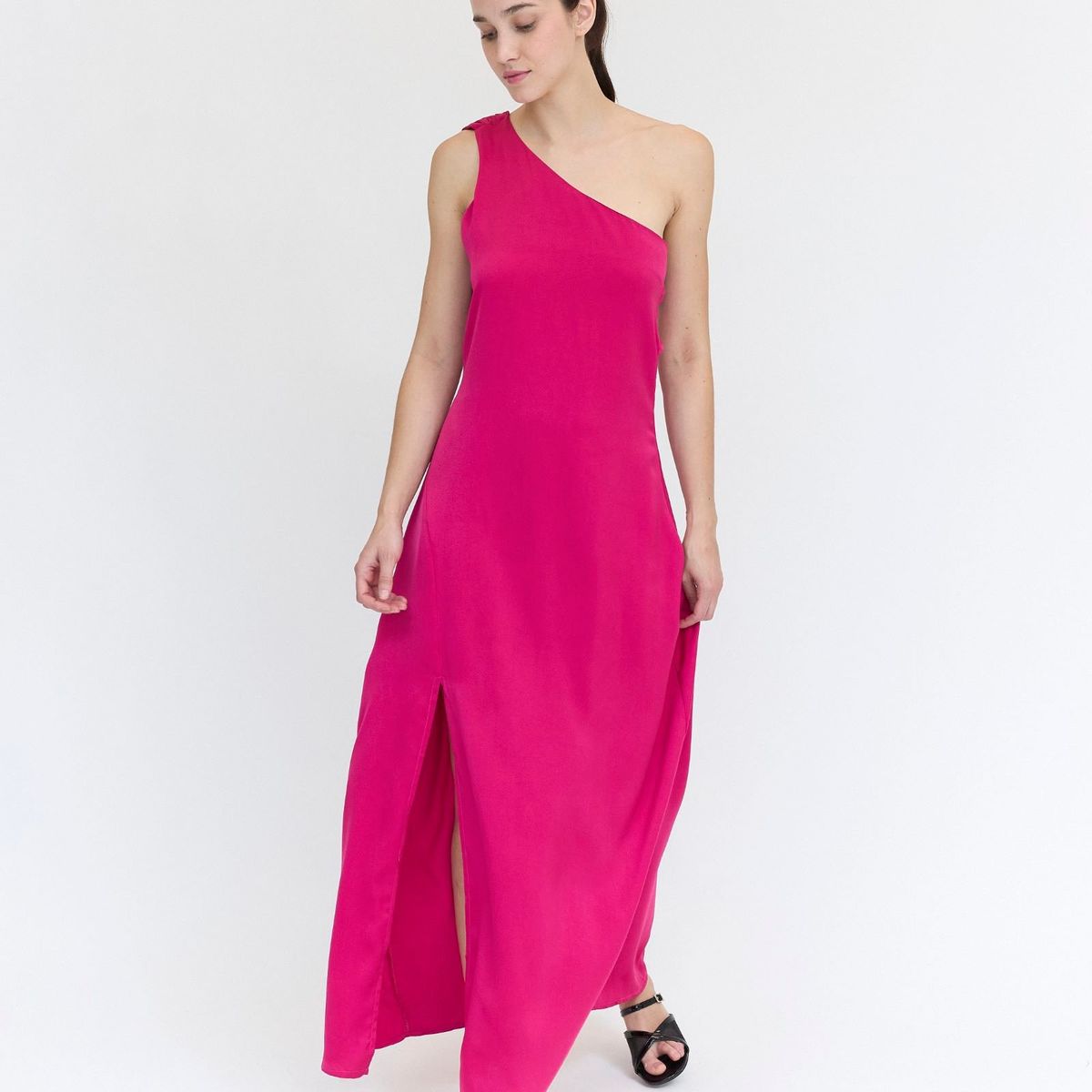 GUINDA - Maxi Vestido tipo Halter Asimétrico Tabi Guinda