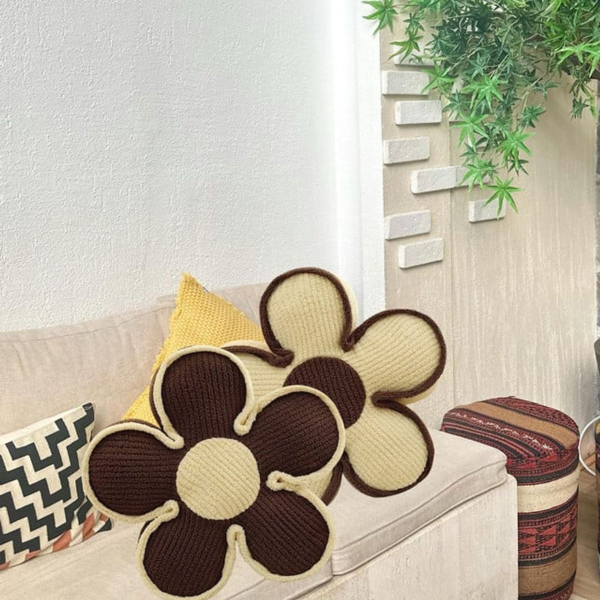 GENERICO - SET DE 2 COJINES DISEÑO FLOR COLOR BEIGECAFÉ