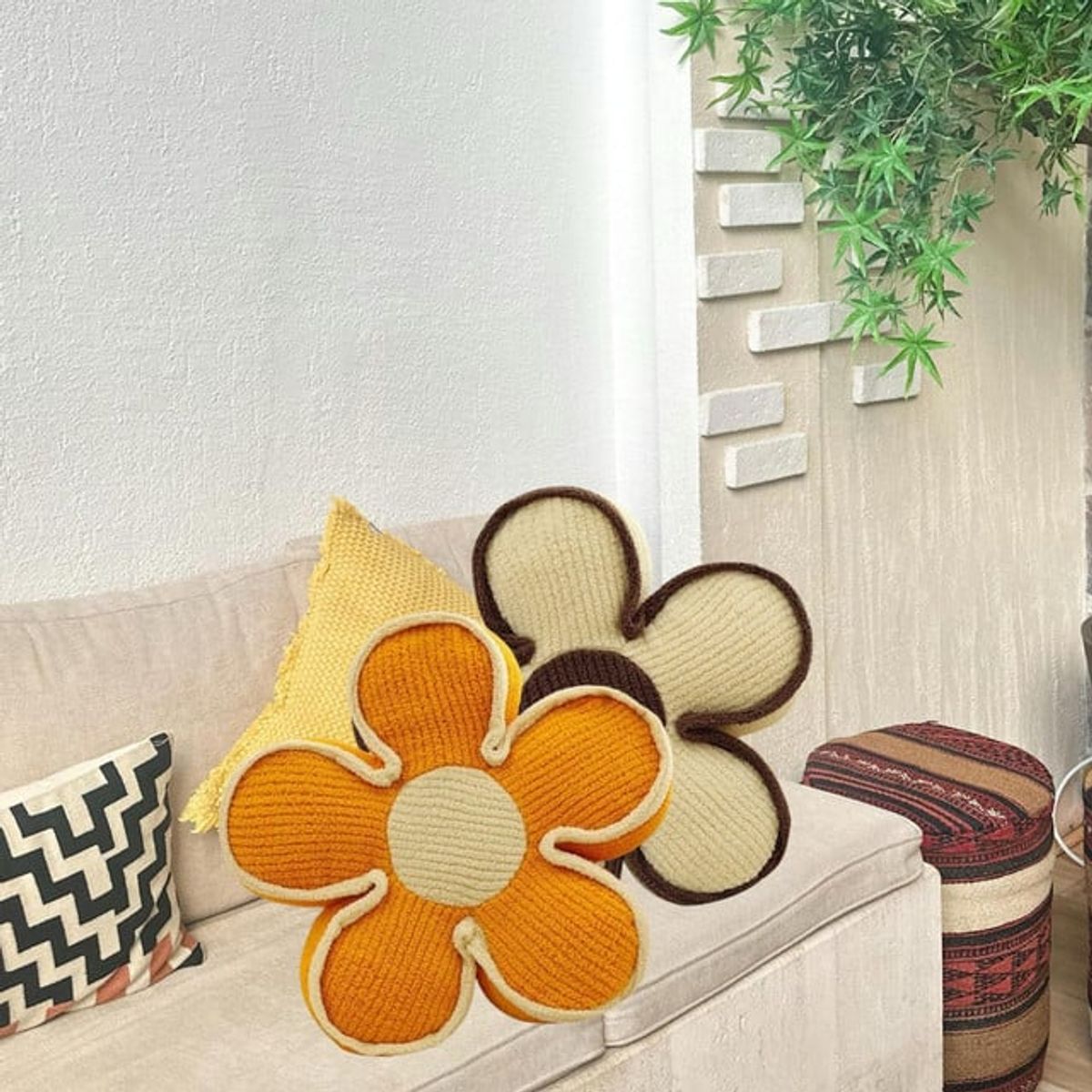 GENERICO - SET DE 4 COJINES DISEÑO FLOR COLOR NARANJABEIGE