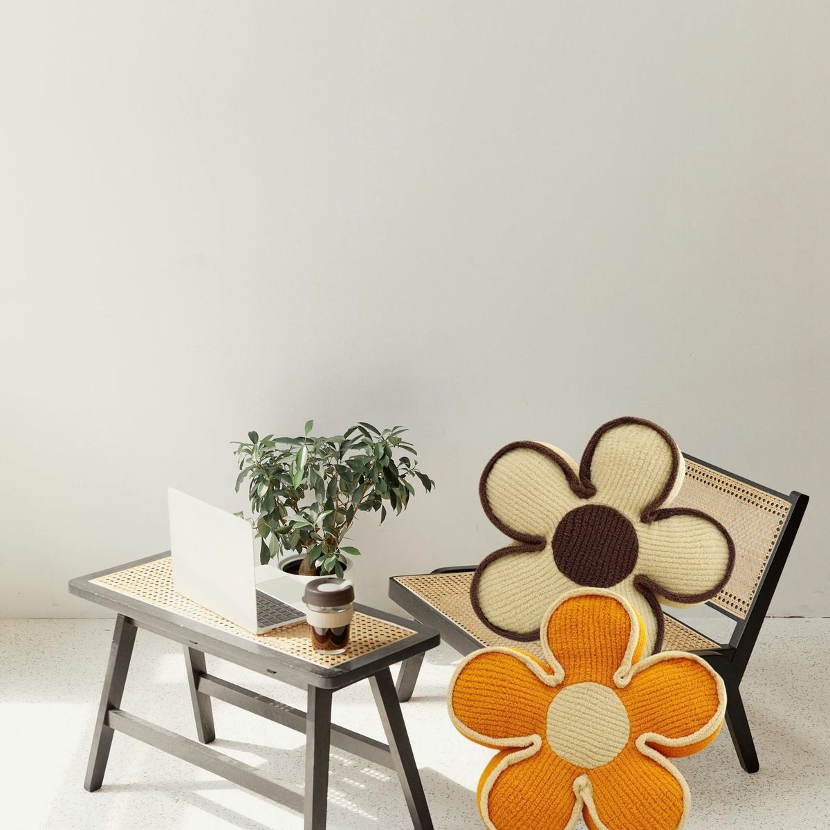 GENERICO - SET DE 4 COJINES DISEÑO FLOR COLOR NARANJABEIGE