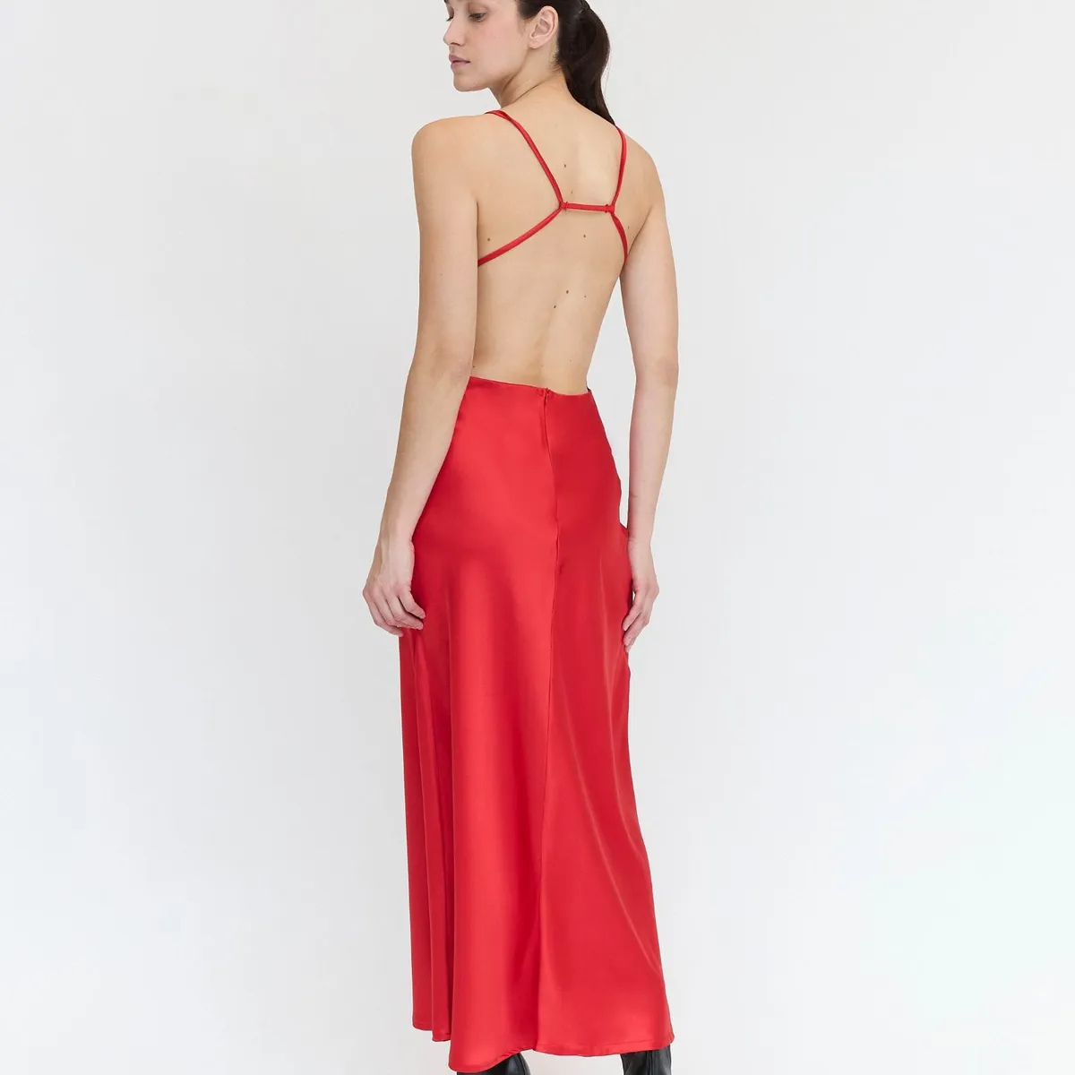 GUINDA - Midi Vestido Satinado escote Bote Noah Guinda