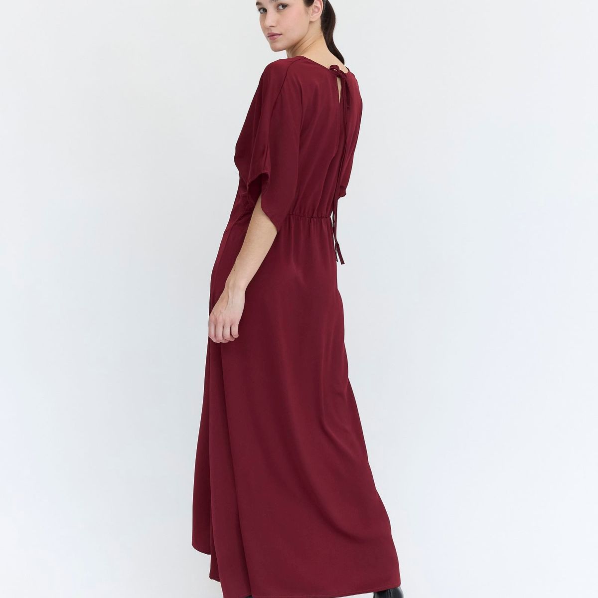 GUINDA - Maxi Vestido con escote en V y mangas cortas Amalita Guinda