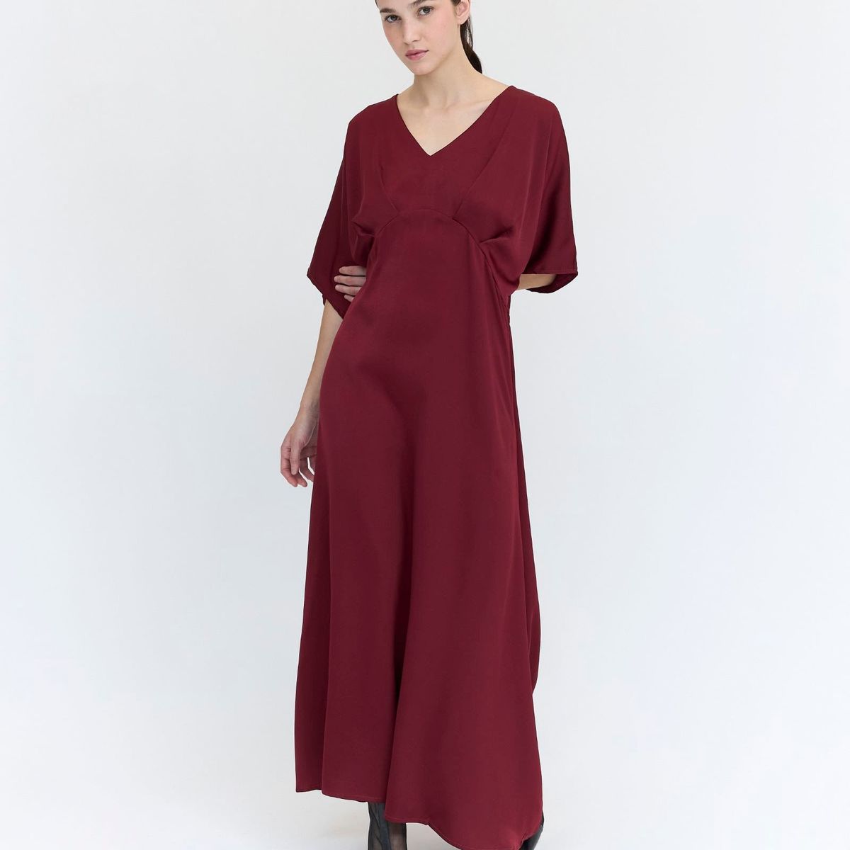 GUINDA - Maxi Vestido con escote en V y mangas cortas Amalita Guinda