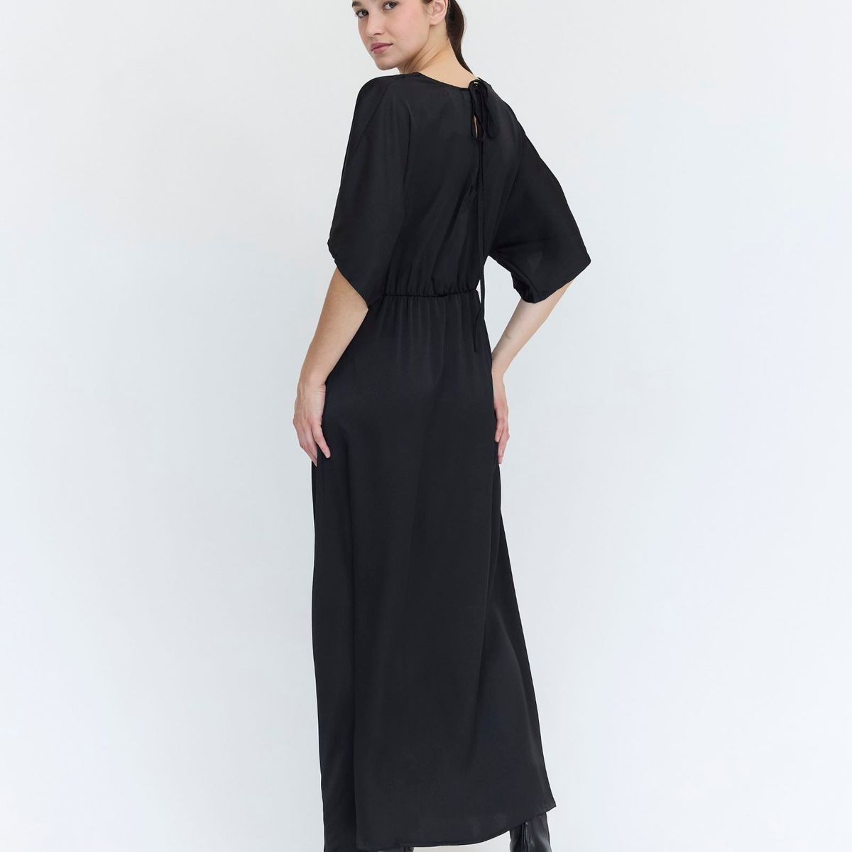 GUINDA - Maxi Vestido con escote en V y mangas cortas Amalita Guinda