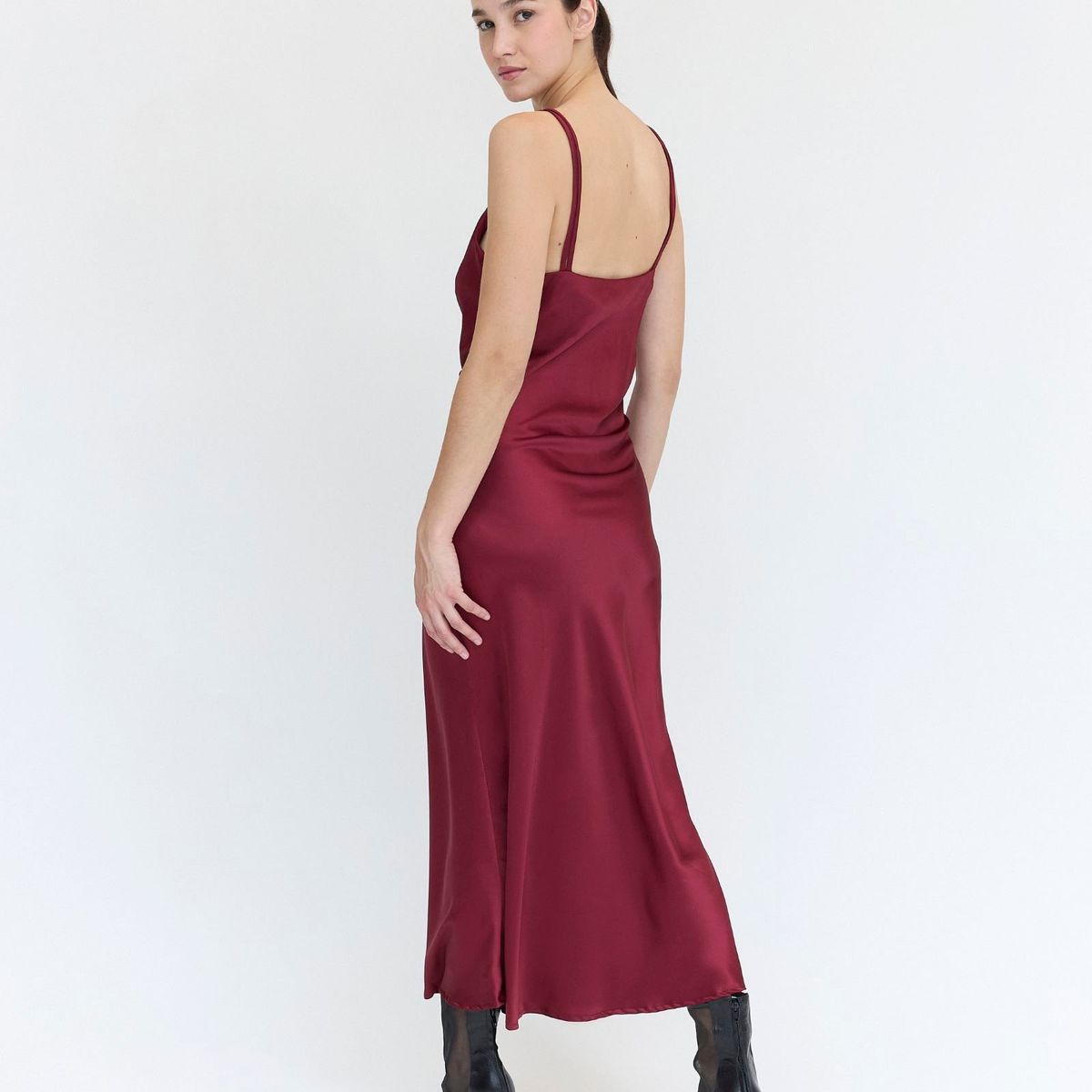 GUINDA - Midi Vestido con tirantes adornados con piedras Tex Guinda