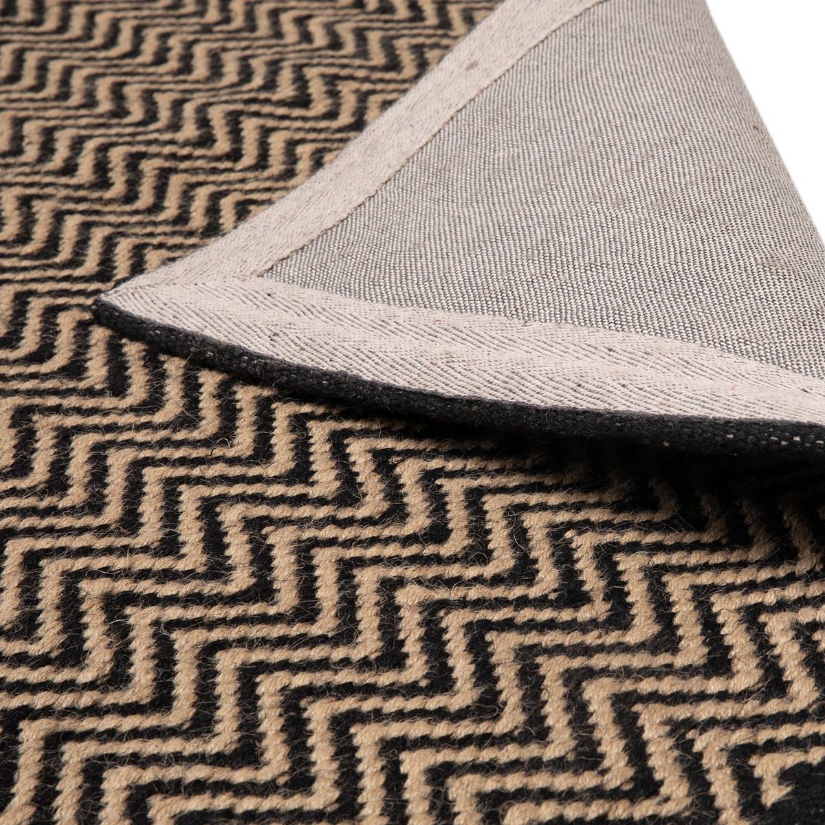 FORM DESIGN - Alfombra Yute Chevron 200x300 Negro Form
