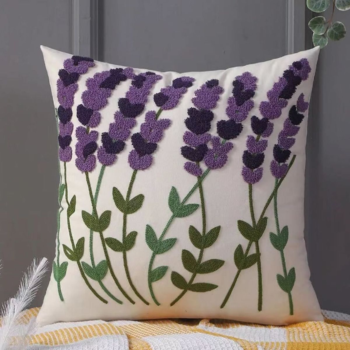 DECORACION CREATIVA - 2 Fundas Bordado  Lavandas