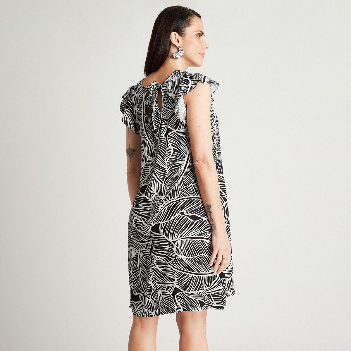CURVI - Vestido Corto Negro Manga Corta Estampado Cuello Redondo