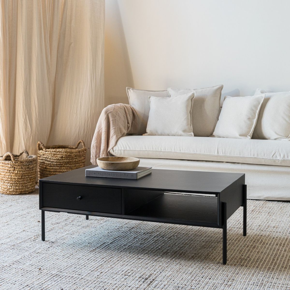 AMOBLE - Mesa De Centro Lanubio Negra Amoblé