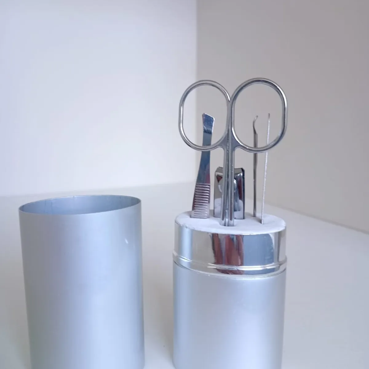 GENERICO - SET DE MANICURA 5 PIEZAS CON ESTUCHE