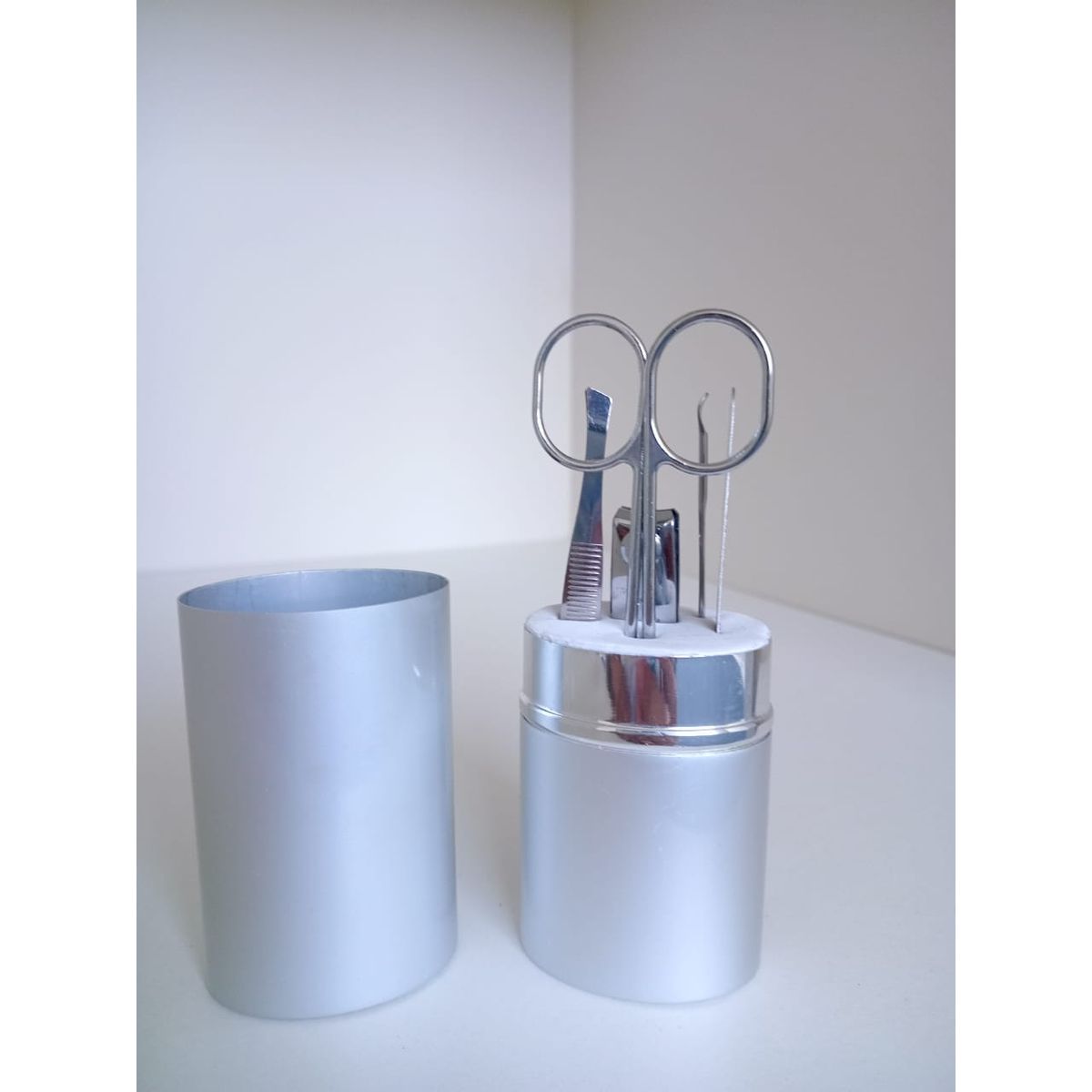 GENERICO - SET DE MANICURA 5 PIEZAS CON ESTUCHE