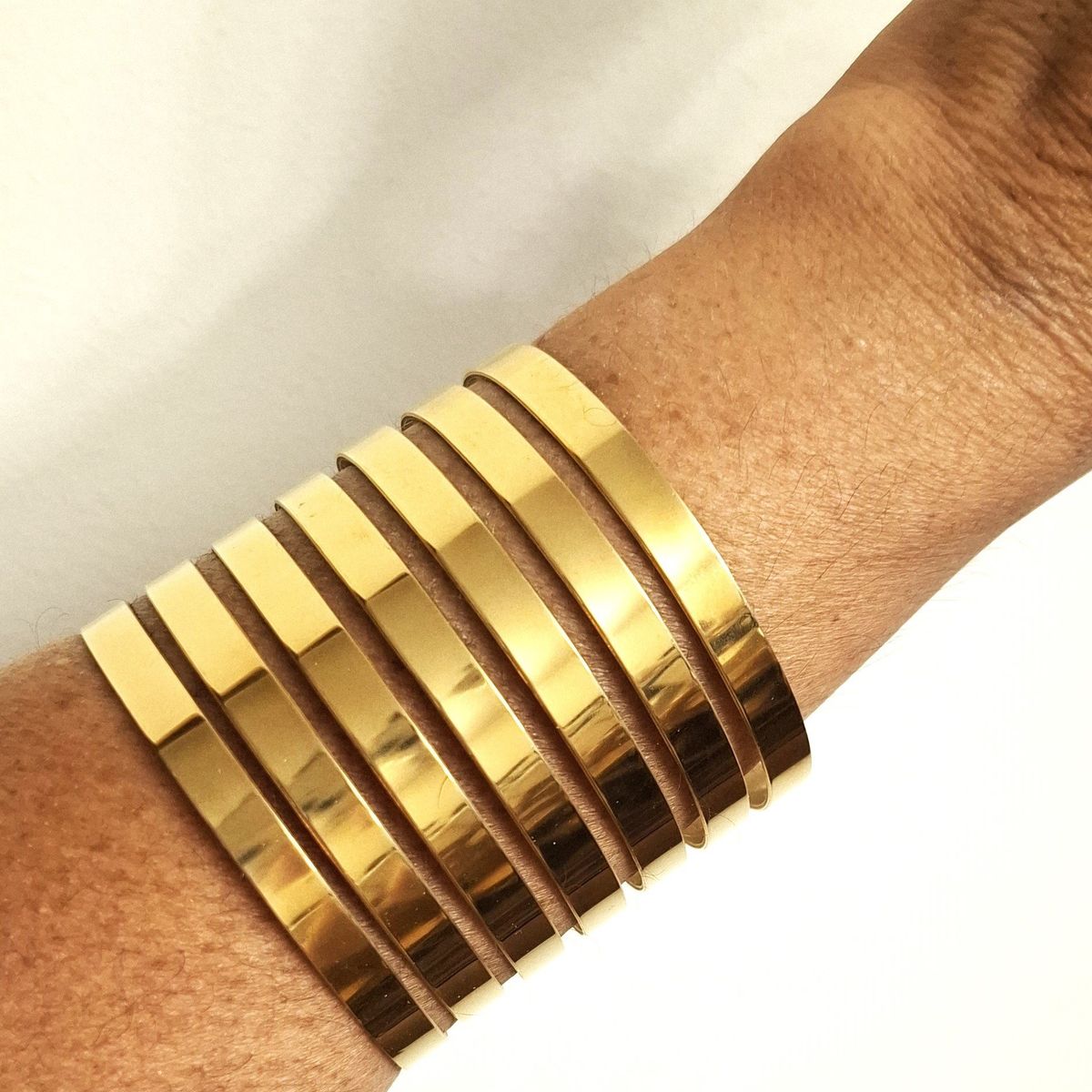 VANE COLLECTION - Pulsera para mujer esclava ancha metálica dorada en acero con baño de oro