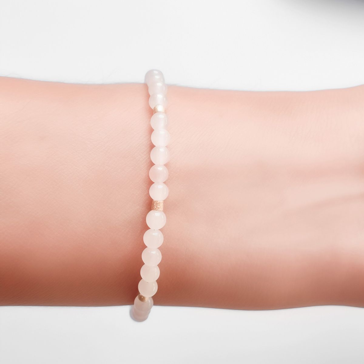 COGGIOLA - Pulsera Cuarzo Rosa 4mm Bolitas Mostacilla Enchapada Oro 18K