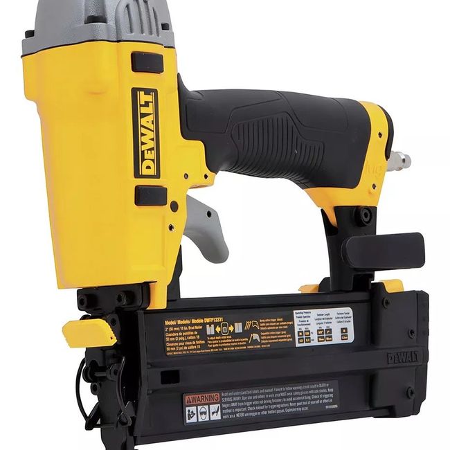 DEWALT - Clavadora Neumática Cal. 18 Clavo 5/8 A 2 Dewalt Dwfp12231