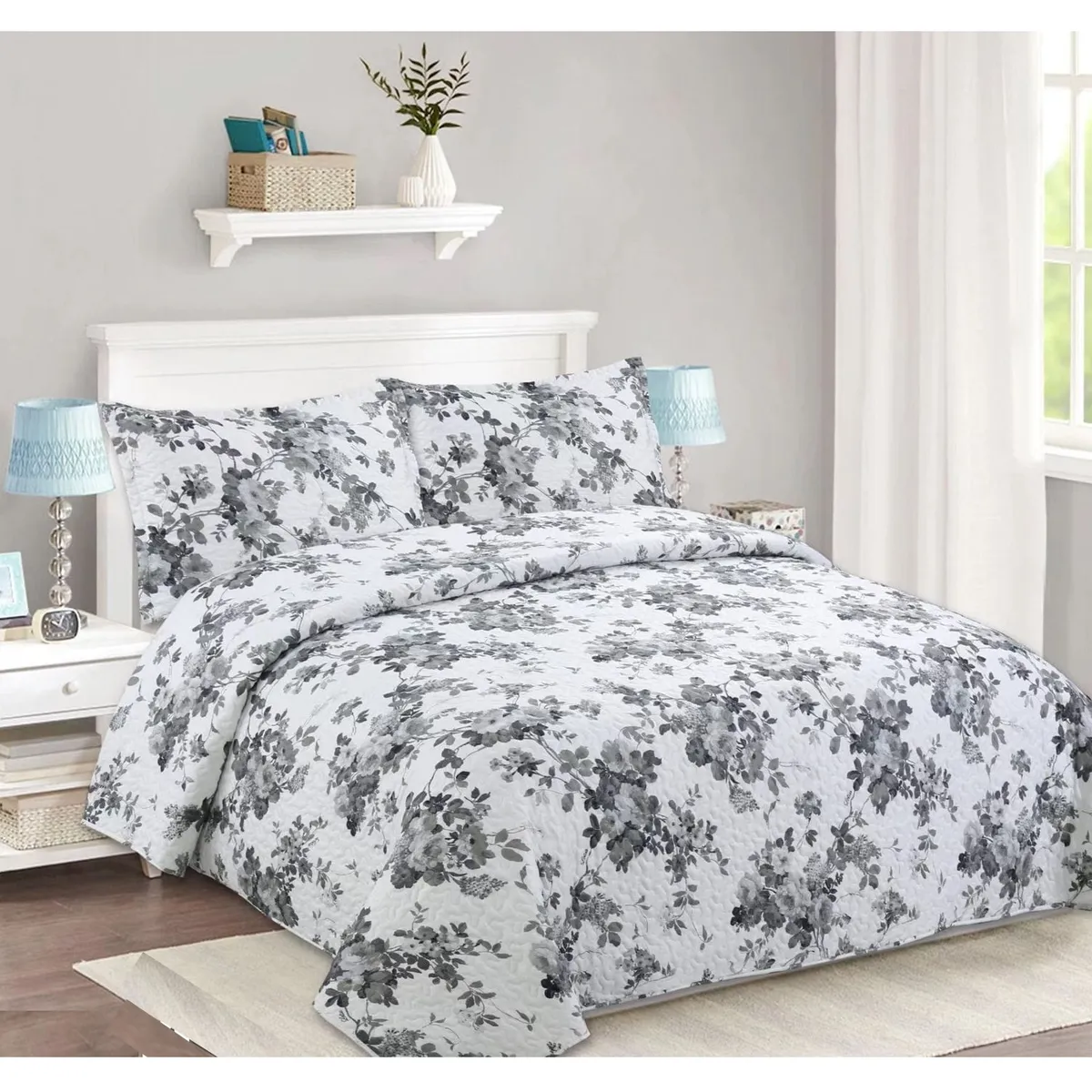 COMPRAPO - Cubrecama Quilt Liviano King Flower Gray + 2 Fundas 50x70 Cm