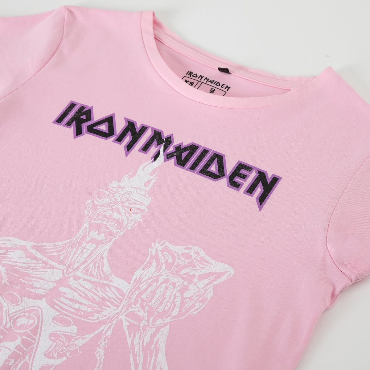 IRON MAIDEN - Polera Manga Corta Mujer Logo Rosado Iron Maiden