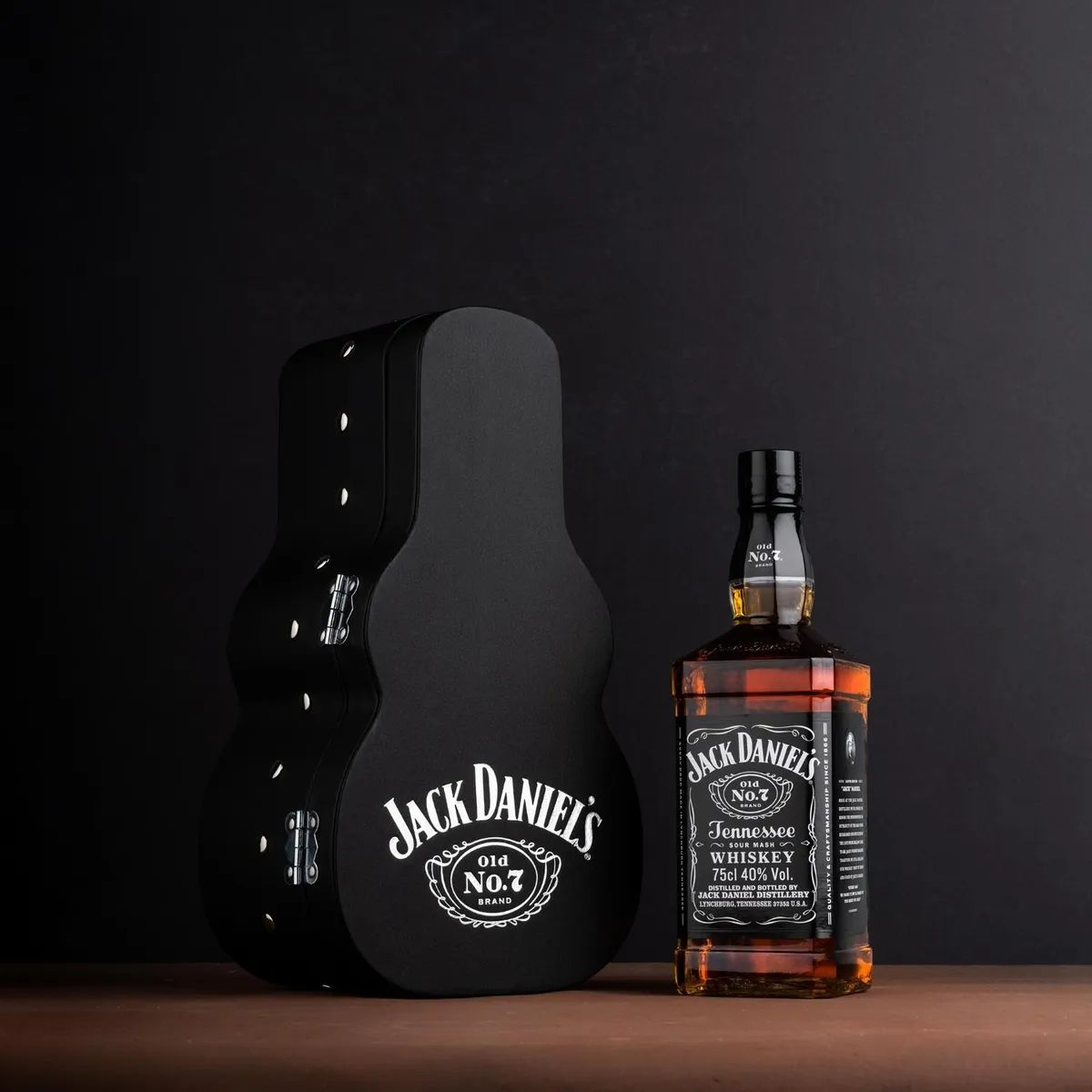JACK DANIELS - Pack Whiskey Jack Daniel´s Old N°7 750cc + Estuche Guitarra