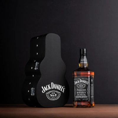 Imagen 2 del producto Pack Whiskey Jack Daniel´s Old N°7 750cc + Estuche Guitarra