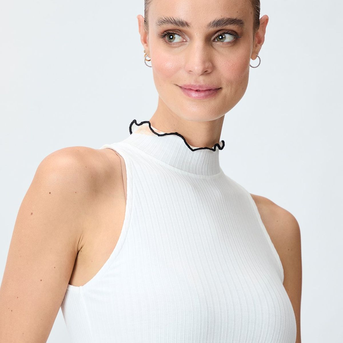 IO - Polera Sin Mangas Crudo Mujer Io