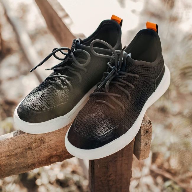 RENOX - Zapatilla Outdoor Liviana Cómoda Viaje Renox Versaknit Negro Crema