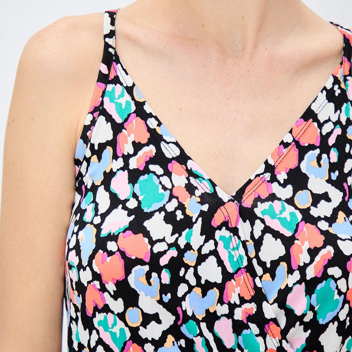 IO - Polera Sin Mangas Negro Mujer Io