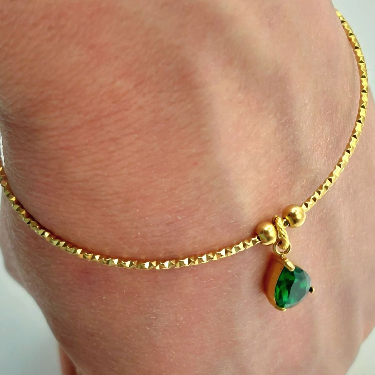 GENERICO - Brazalete ORO 18K Laminado con Gota de Esmeralda