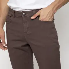 ELLUS - Pantalón New Slim Tiro Medio Café AMC15252