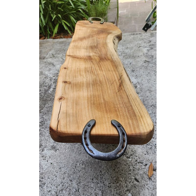 BOSQUE SUR SPA - Tabla rústica asado Madera Ciprés de largo 1 metro con 2 herraduras